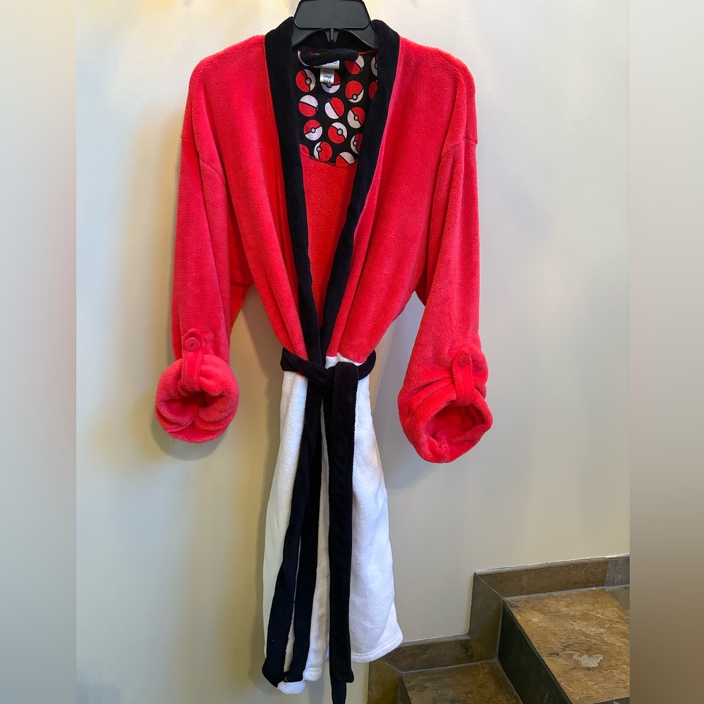 NWOT Pokémon robe